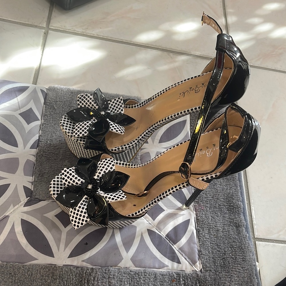 Size 38 US SIZE 7.5 mobeini brand
